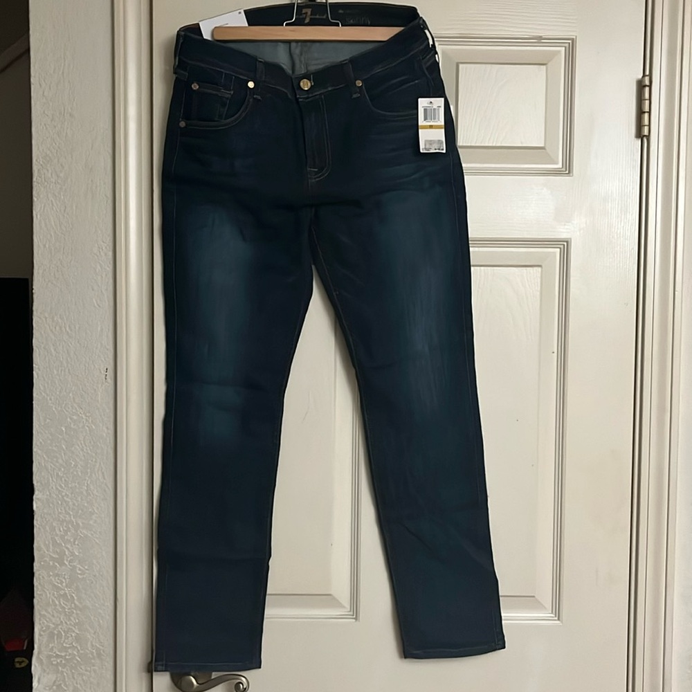 7 for all man kind, the relaxed skinny girlfriend jeans. Size 29